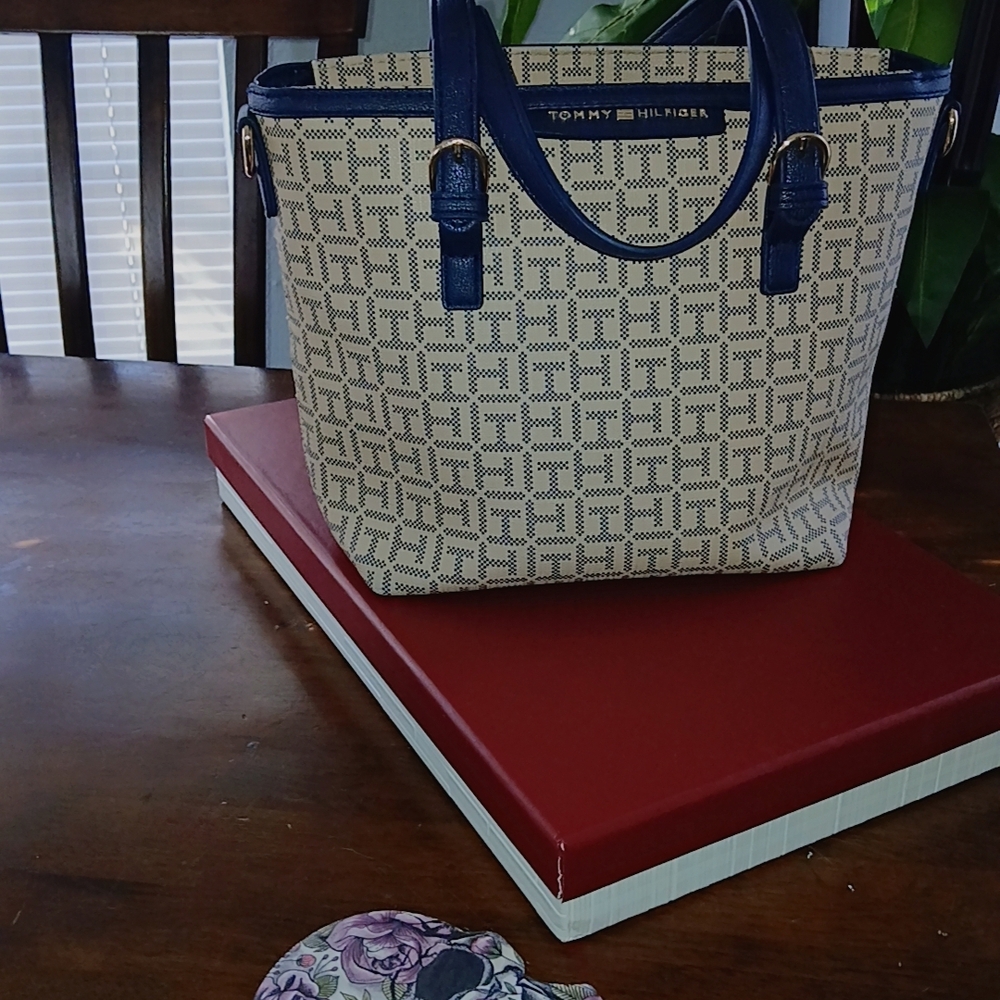 Tommy Hilfiger Navy and Cream Women's Tote Bag